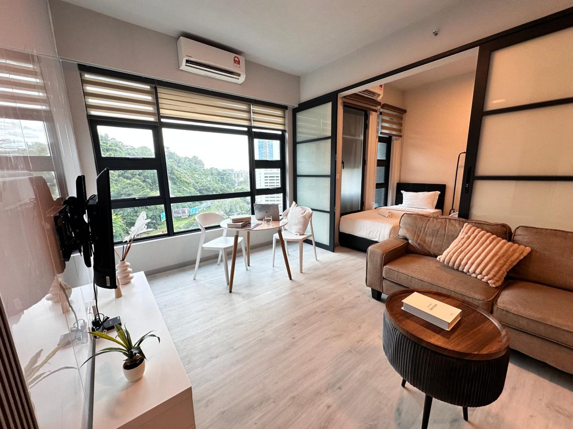 Jesselton Quay: Sea View Apartment with Pool and Wi-Fi Kota Kinabalu Exterior photo