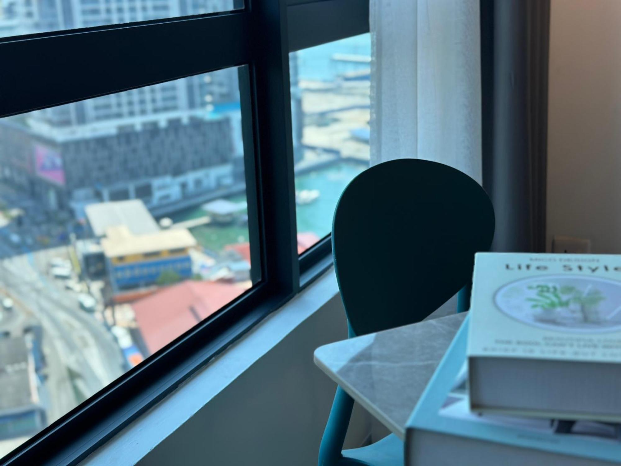 Jesselton Quay: Sea View Apartment with Pool and Wi-Fi Kota Kinabalu Exterior photo
