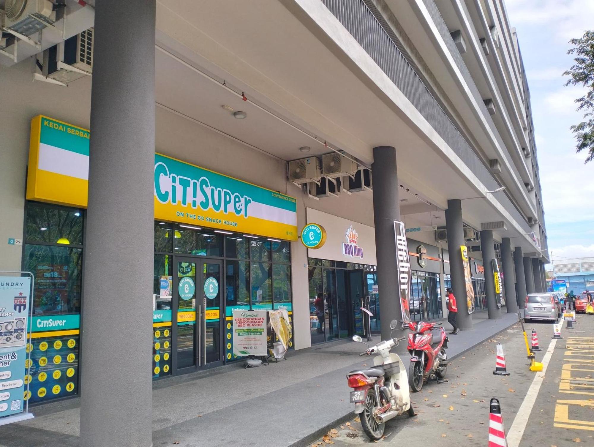 Jesselton Quay: Sea View Apartment with Pool and Wi-Fi Kota Kinabalu Exterior photo