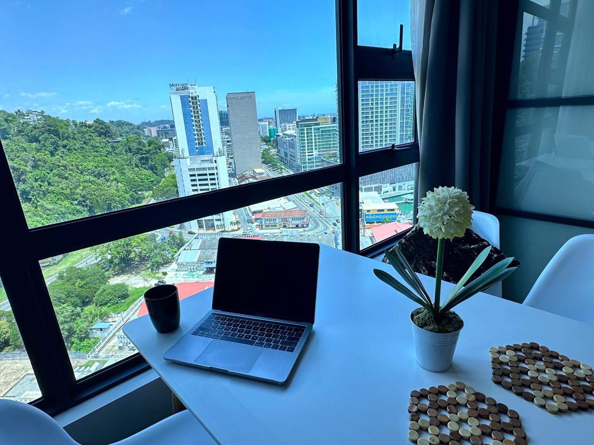 Jesselton Quay: Sea View Apartment with Pool and Wi-Fi Kota Kinabalu Exterior photo