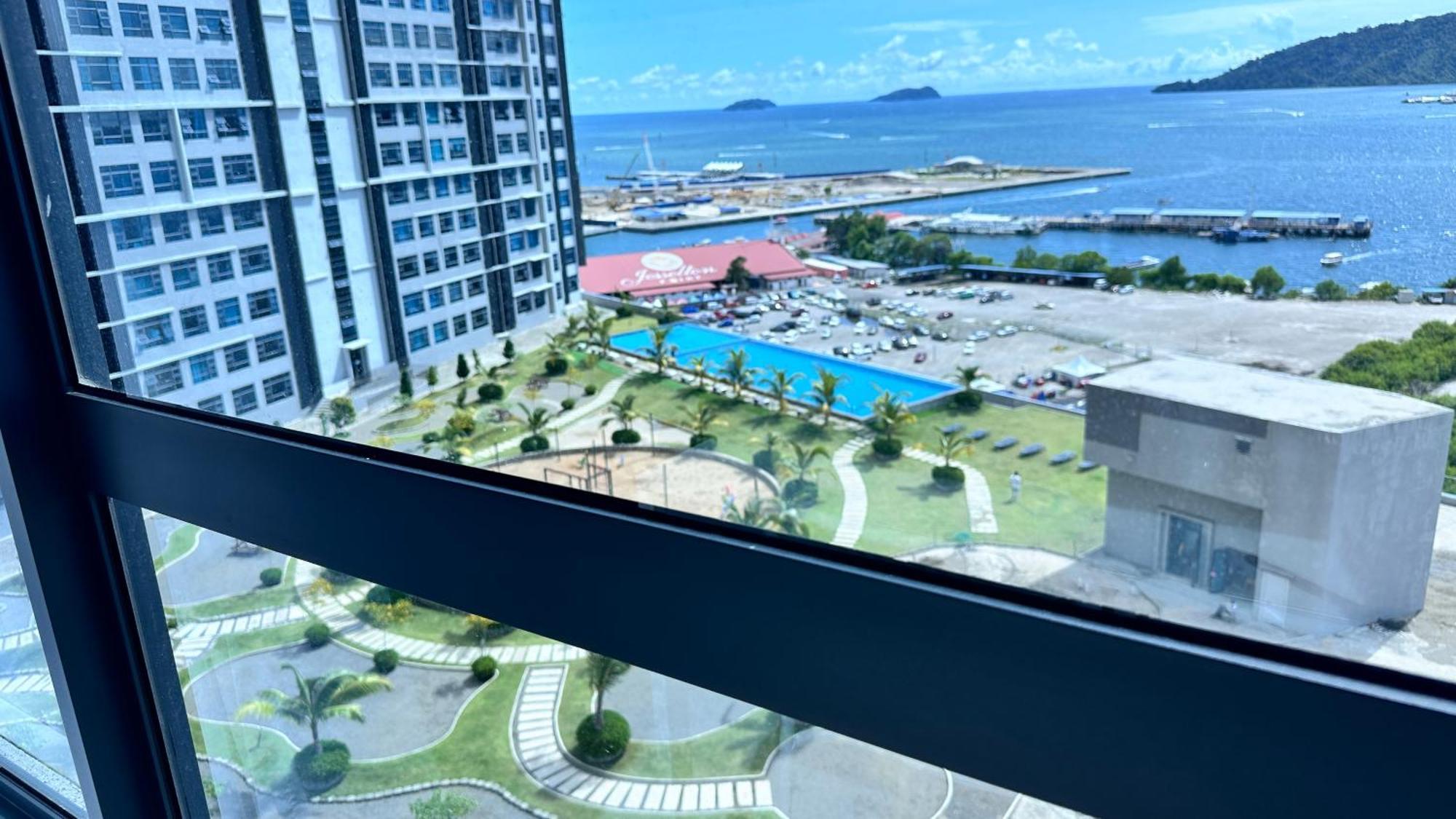Jesselton Quay: Sea View Apartment with Pool and Wi-Fi Kota Kinabalu Exterior photo