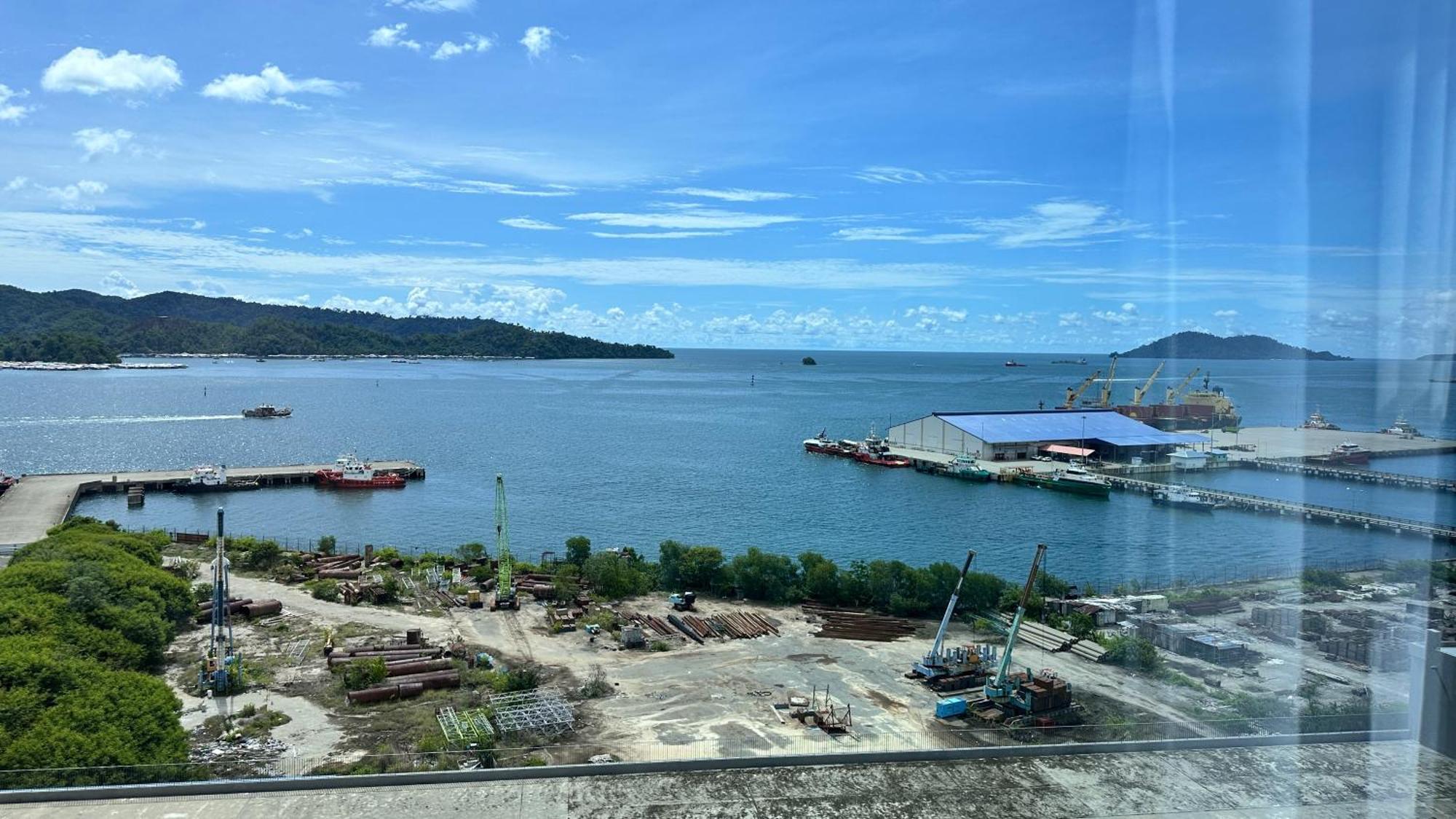 Jesselton Quay: Sea View Apartment with Pool and Wi-Fi Kota Kinabalu Exterior photo
