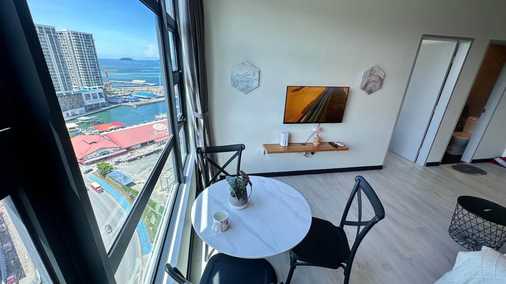 Jesselton Quay: Sea View Apartment with Pool and Wi-Fi Kota Kinabalu Exterior photo