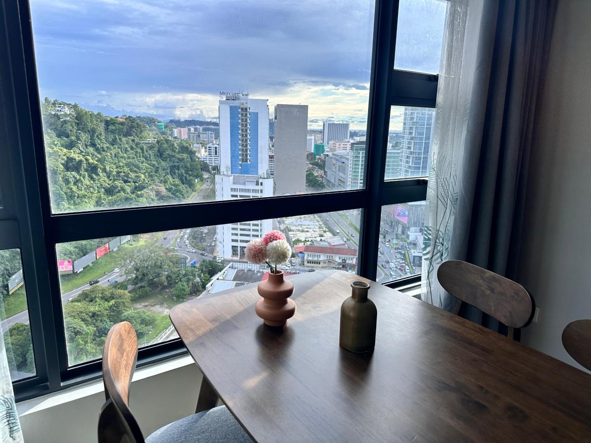 Jesselton Quay: Sea View Apartment with Pool and Wi-Fi Kota Kinabalu Exterior photo