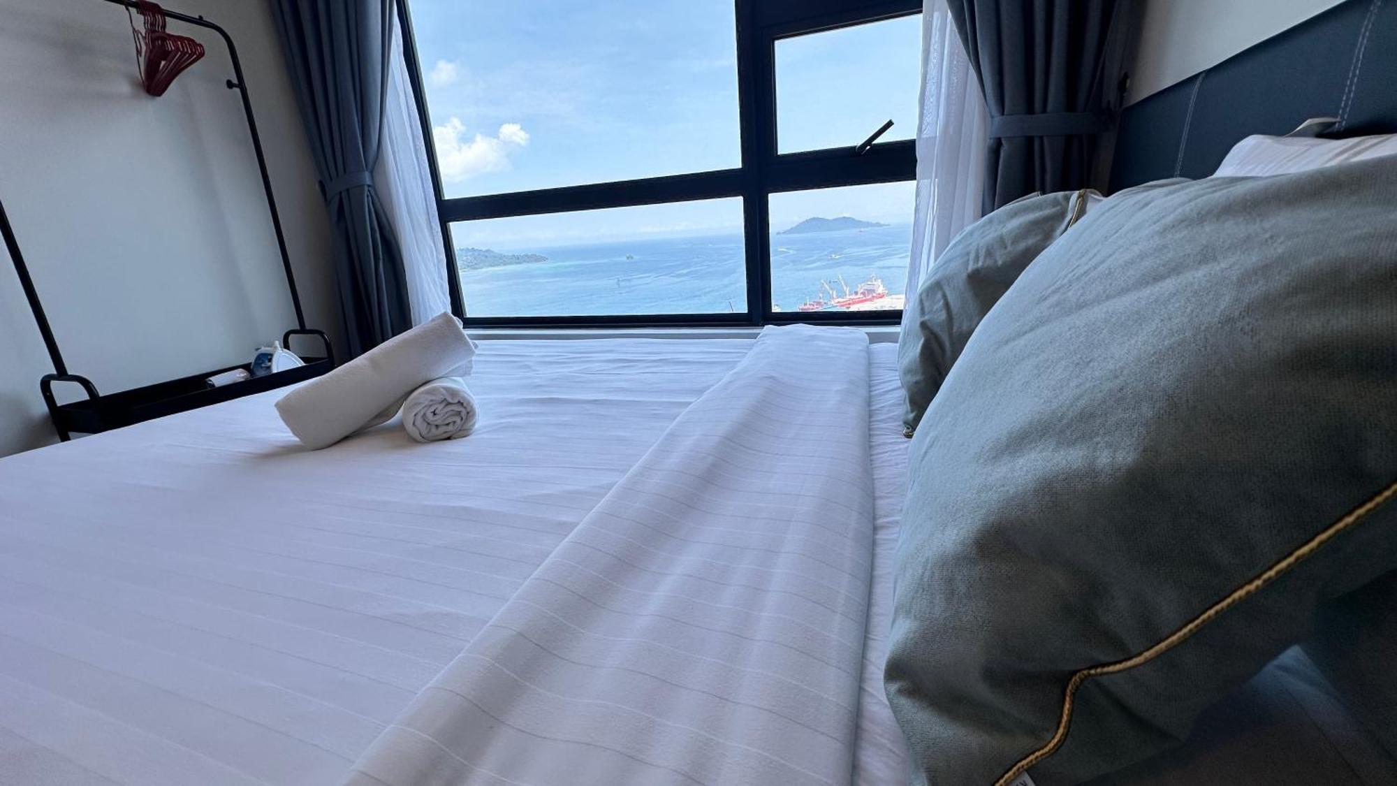Jesselton Quay: Sea View Apartment with Pool and Wi-Fi Kota Kinabalu Exterior photo
