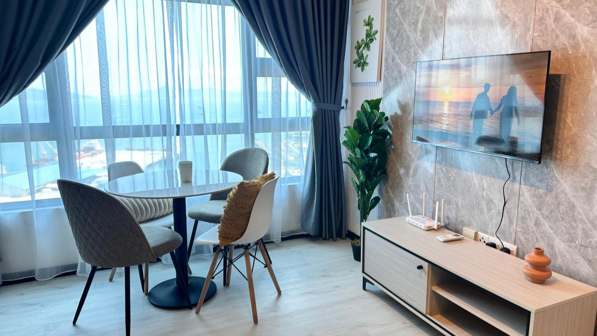 Jesselton Quay: Sea View Apartment with Pool and Wi-Fi Kota Kinabalu Exterior photo